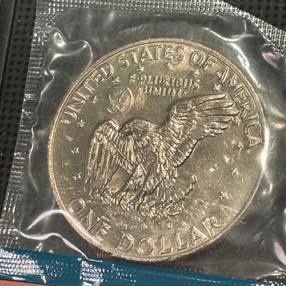 1974  Eisenhower "Ike" Dollar ~ Choice Uncirculated in Original Mint Cel… - Picture 2 of 6
